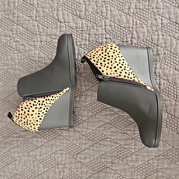 NWOT Pierre Dumas Wedge Booties - Picture 5 of 6